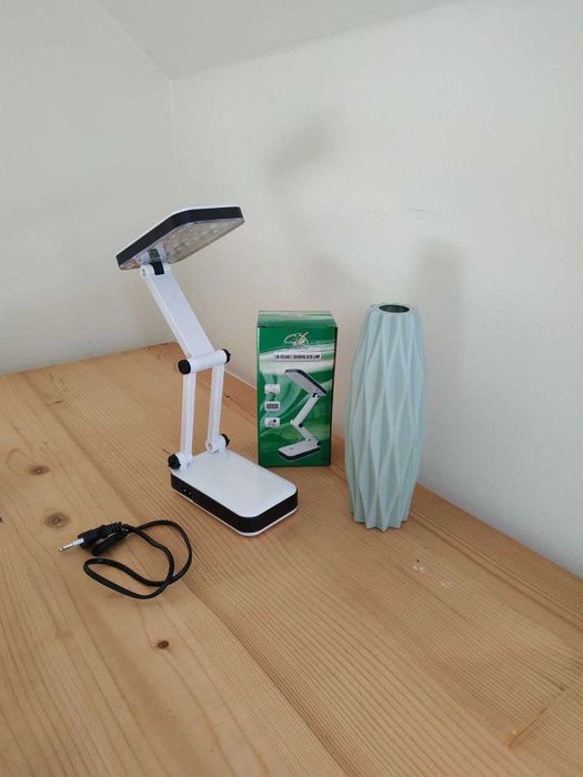 аккумуляторная настольная лампа