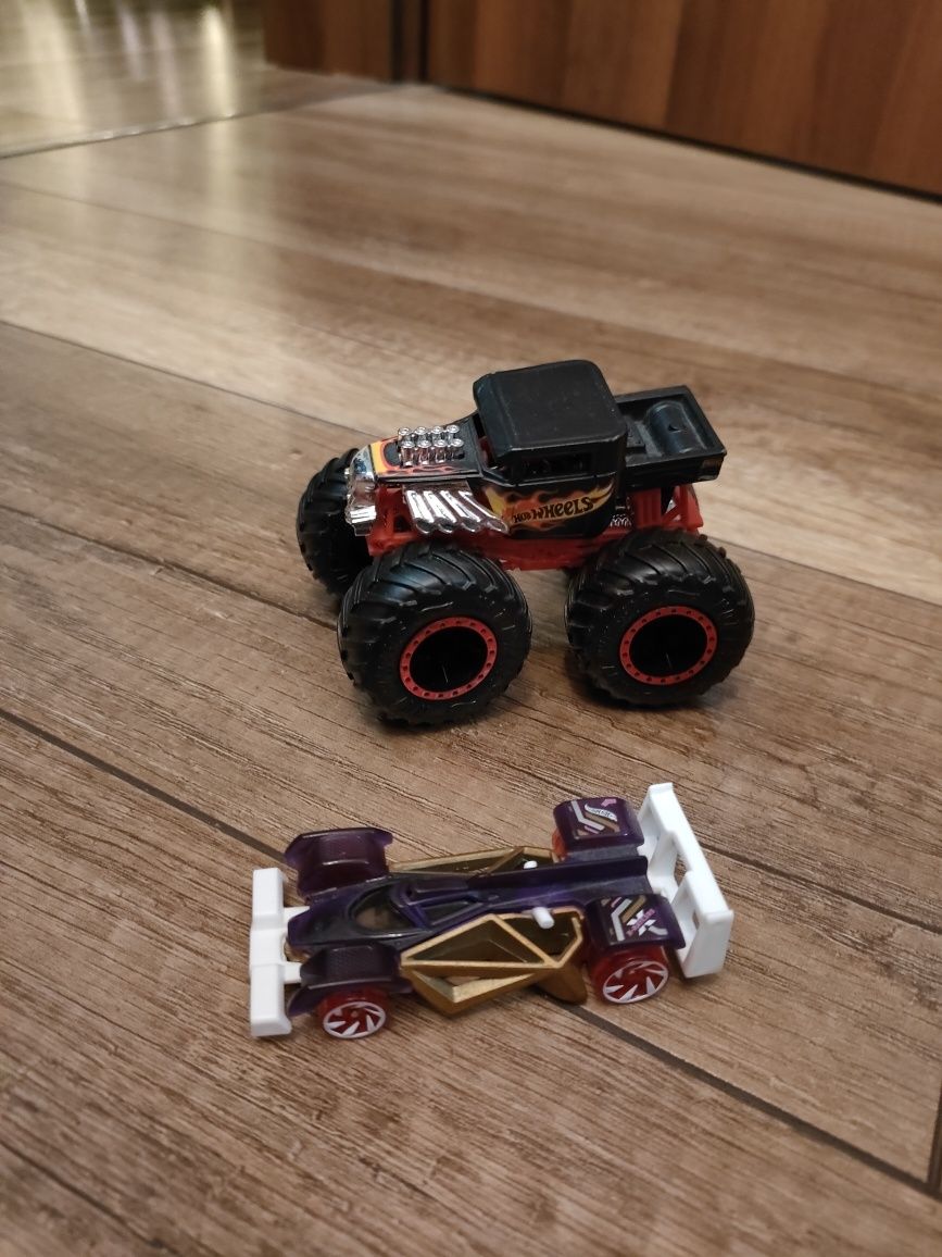 Hot wheels Monster truck (wyskocznia /transporter)