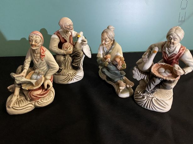 Conjunto de 15 Bibelôs/bonecos em porcelana