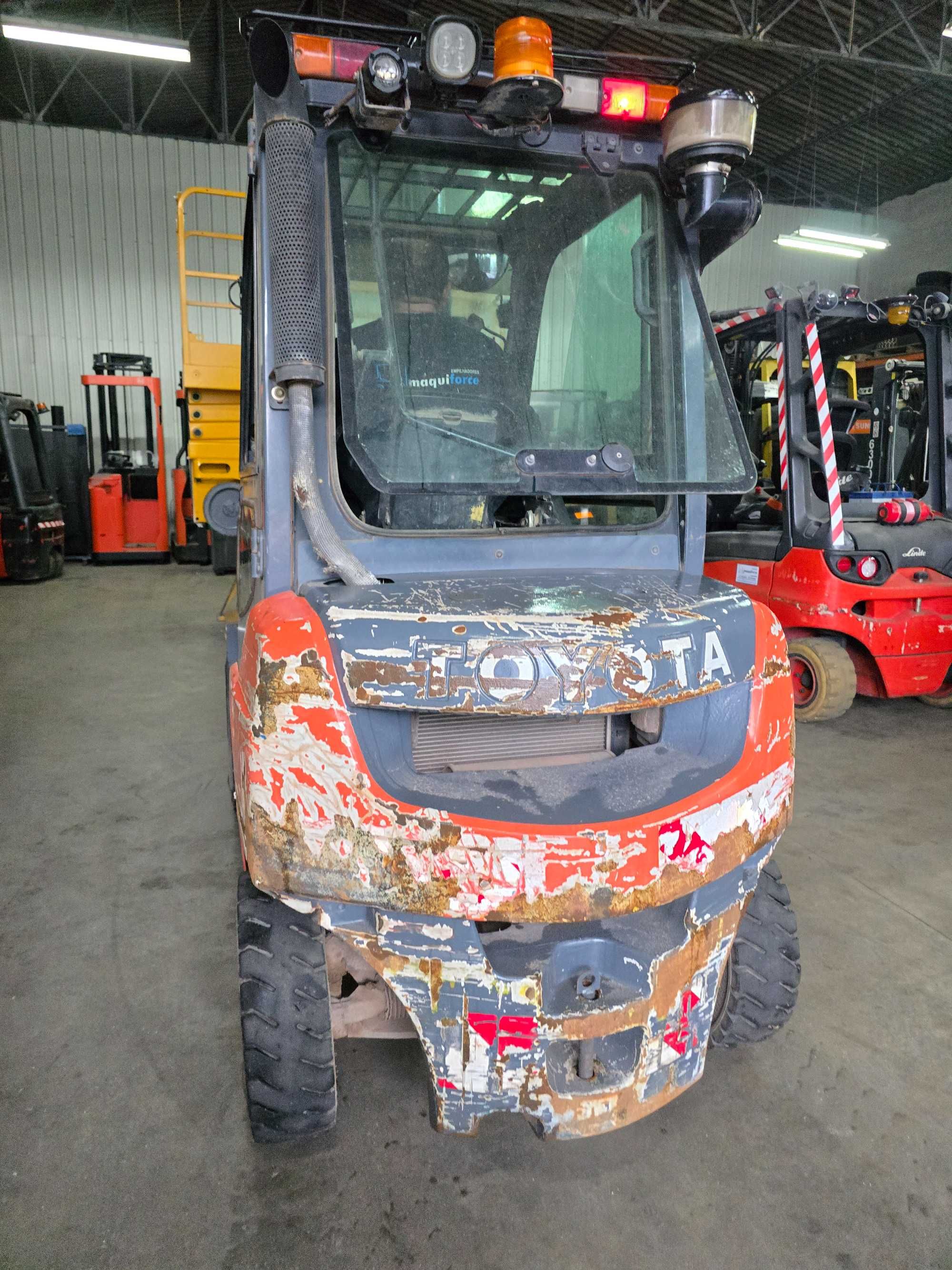 Empilhador toyota Diesel 2.000kgs Ano 2017