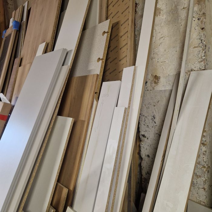 Ścinki płyt i drewna