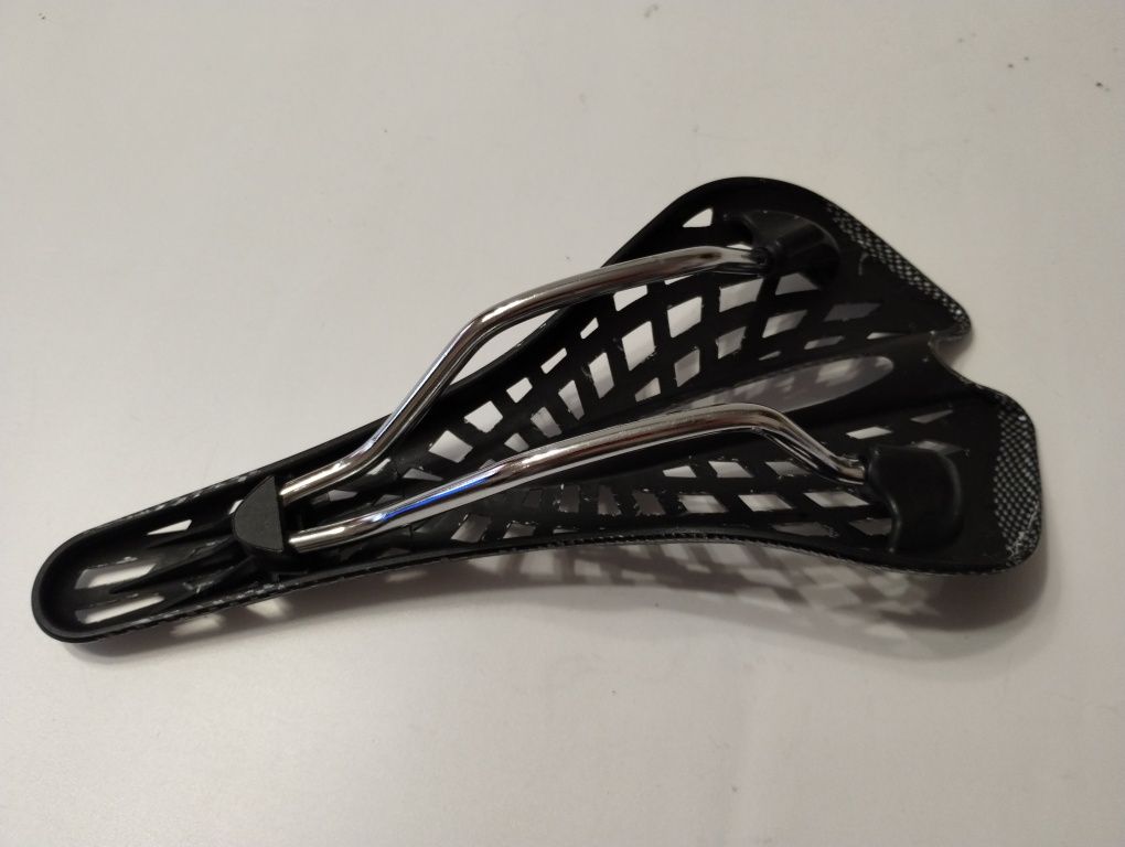 Siodełko rowerowe kompozyt carbon