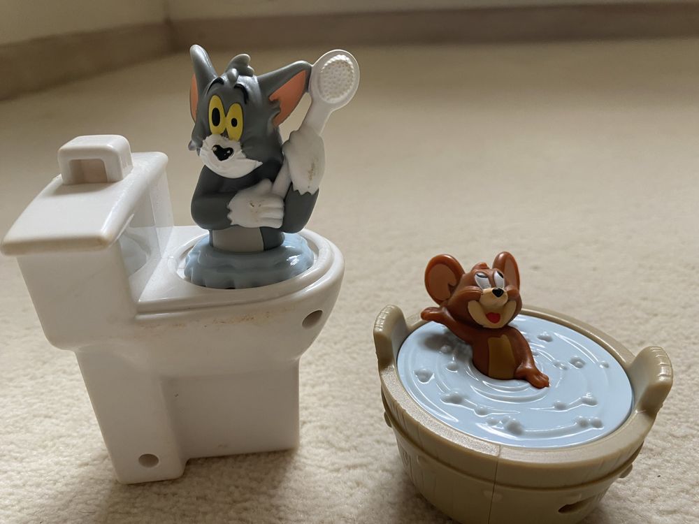 Tom i Jerry 2 szt. wanna jeździ, WC na przycisk.