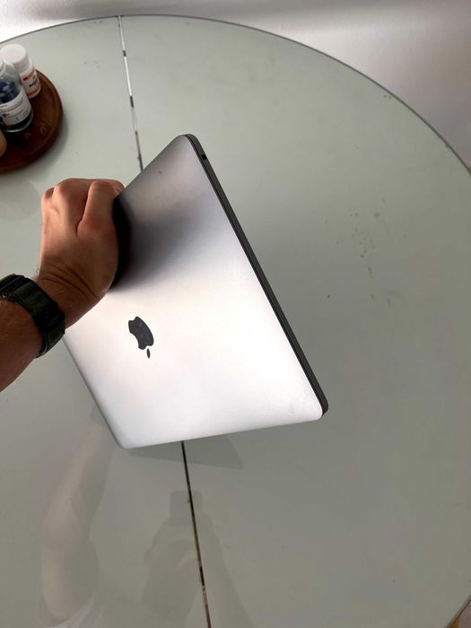 Apple MacBook Pro 13" (2020, M1) – 256GB SSD, 8GB RAM, 84% battery