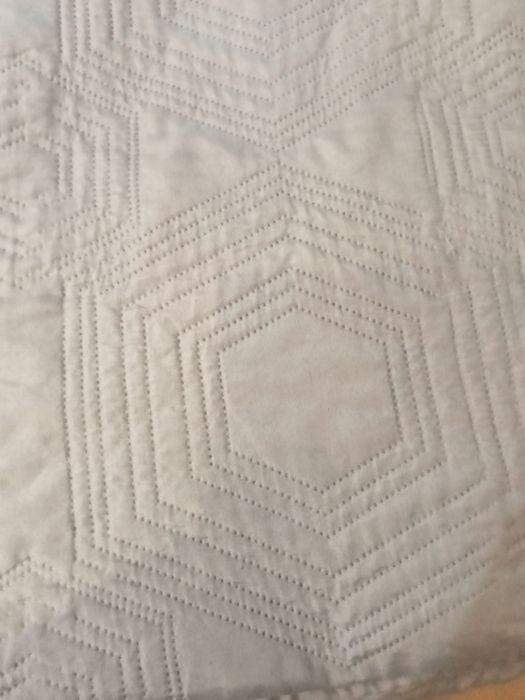 Szara narzuta na łóżko 200×220