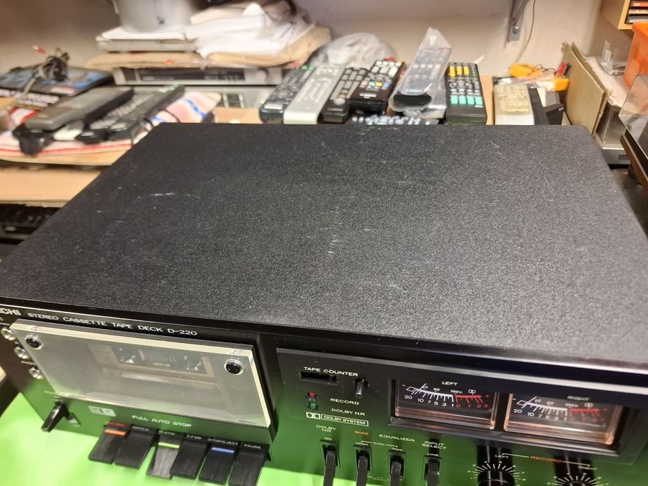 Magnetofon Hitachi D-220