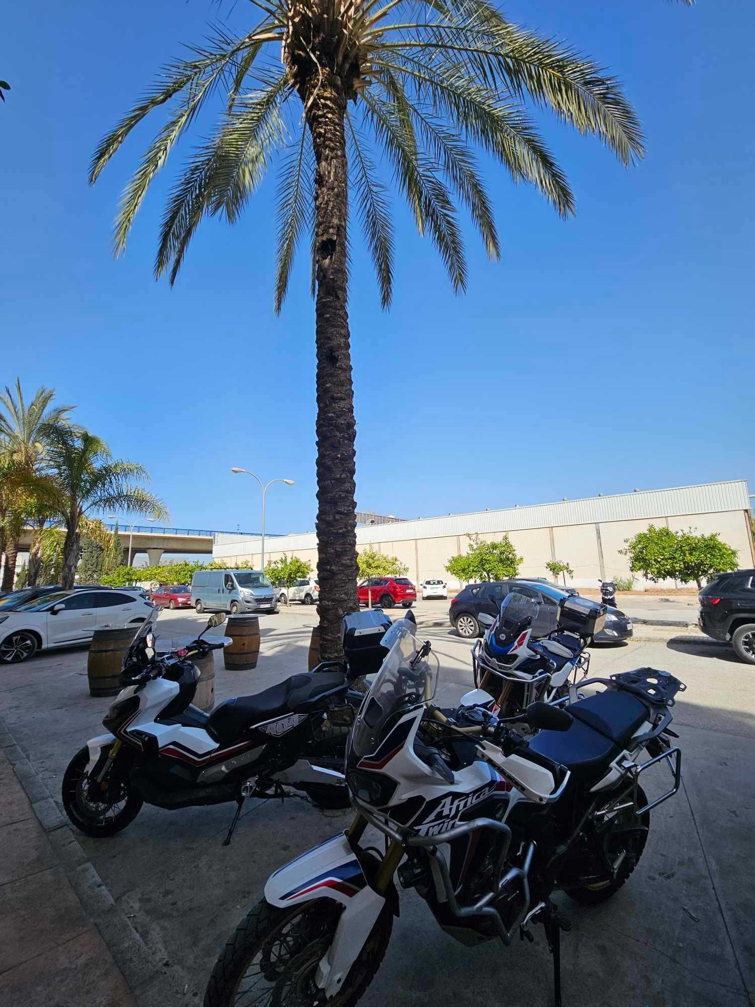 Wypożycz i ucieknij od zgiełku miasta Africa Twin DCT Adventure Sport