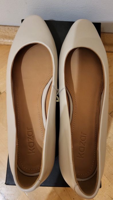 Czółenka beżowe KAZAR baleriny