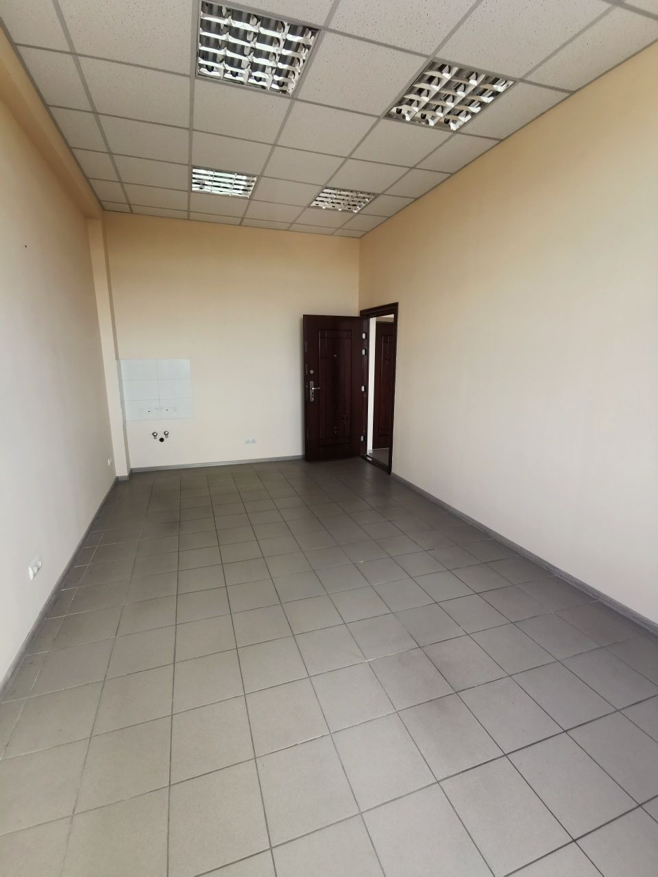 Офіс в оренду 36-100 м2 в Вишгороді