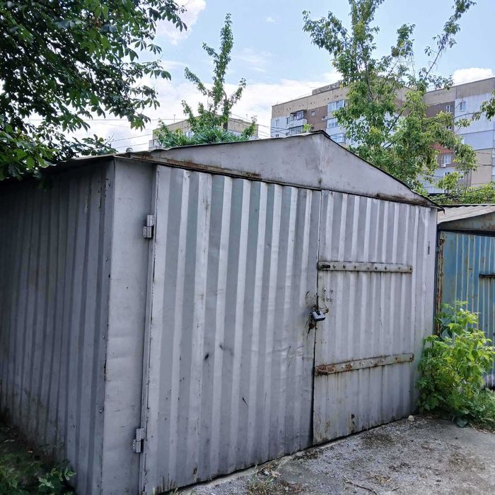 Продам 3-х кімнатну квартиру та гараж  на Полтаській