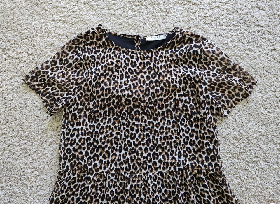 Zwiewna maxi sukienka w panterkę Pieces M