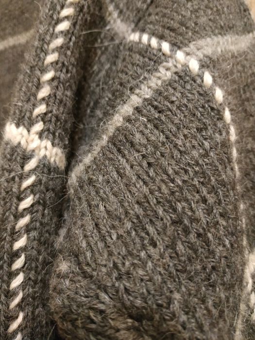 Жакет женский вязаный.ручная вязка,очень красивый.натуральная шерсть