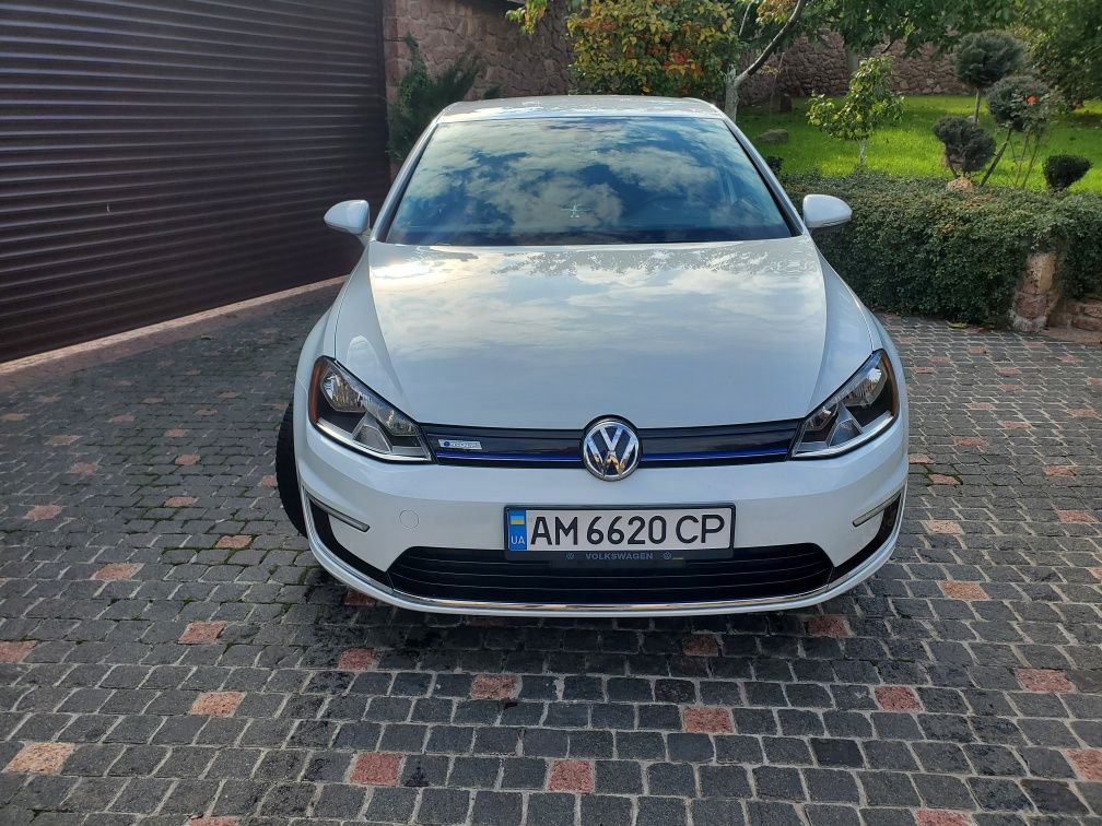 Продам Volkswagen E Golf 2016