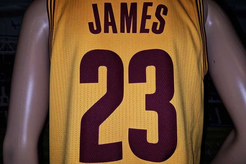 Cleveland Cavaliers Adidas swingman NBA #23 LeBron James size: XL