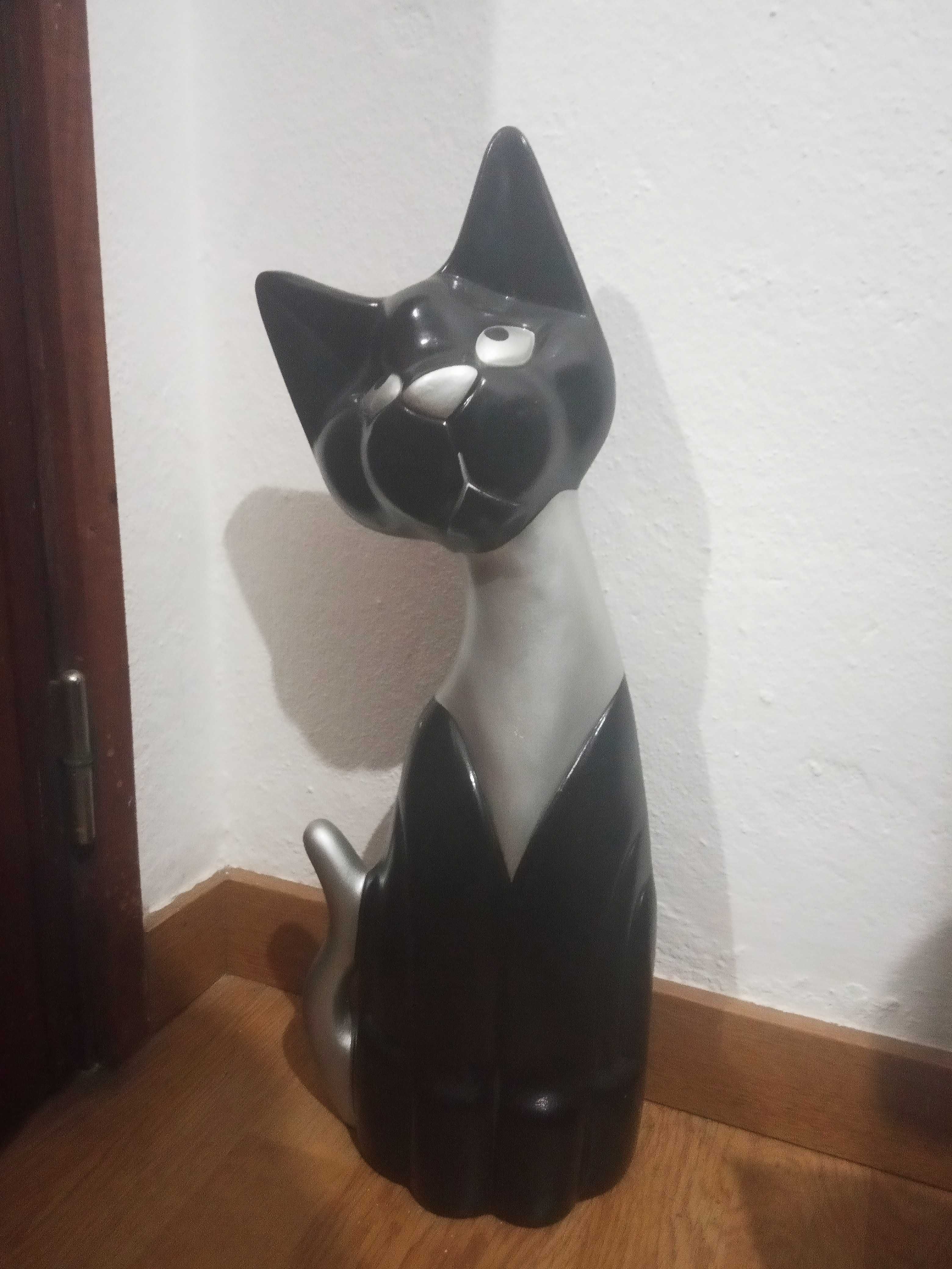 Gato preto decorativo