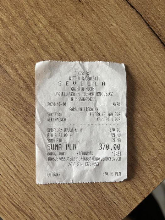 Błyszcząca balowa sukienka