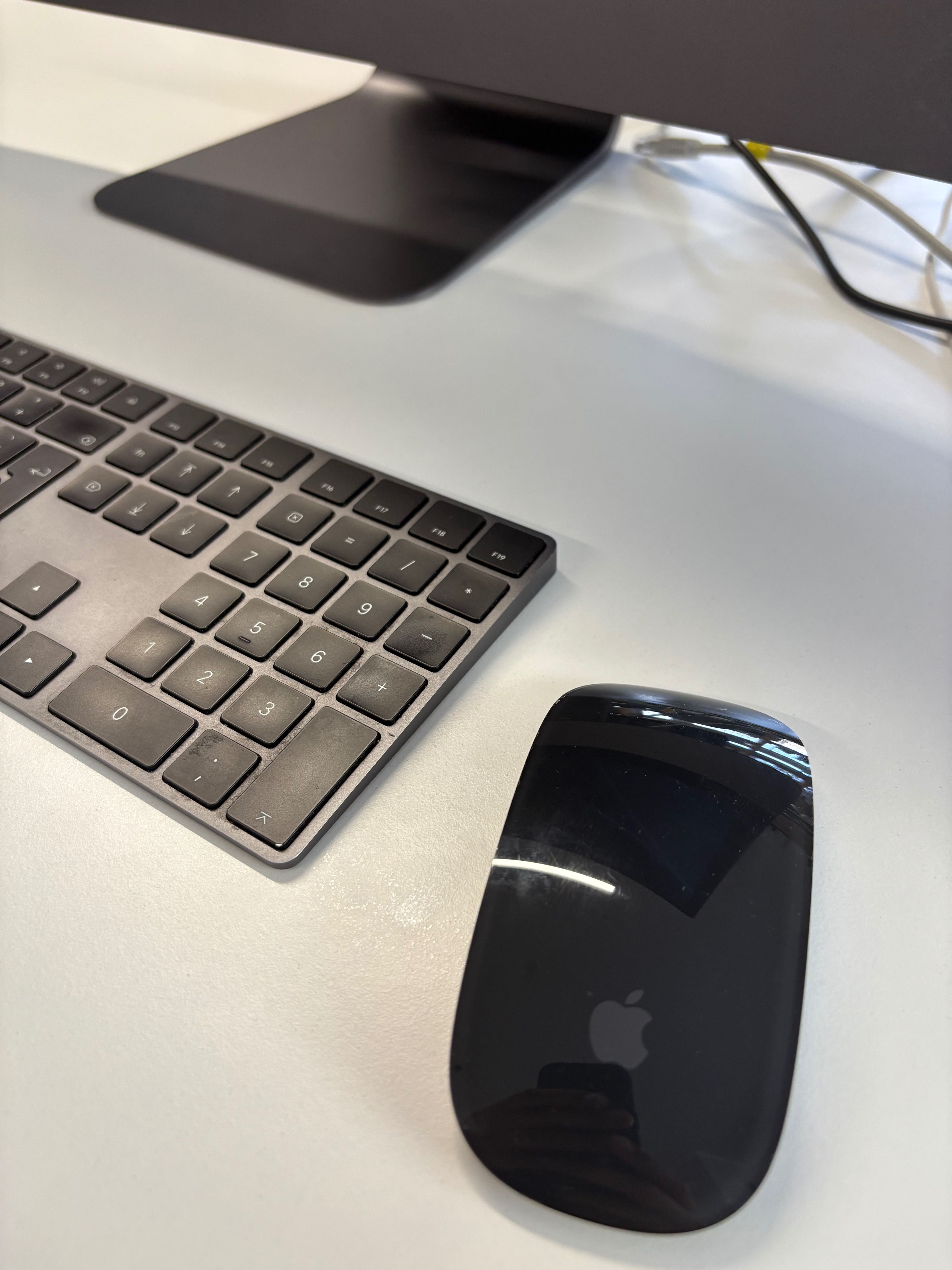 iMac Pro 27” 5K (2017) – 32GB RAM | 1TB SSD | Radeon Pro Vega 56
