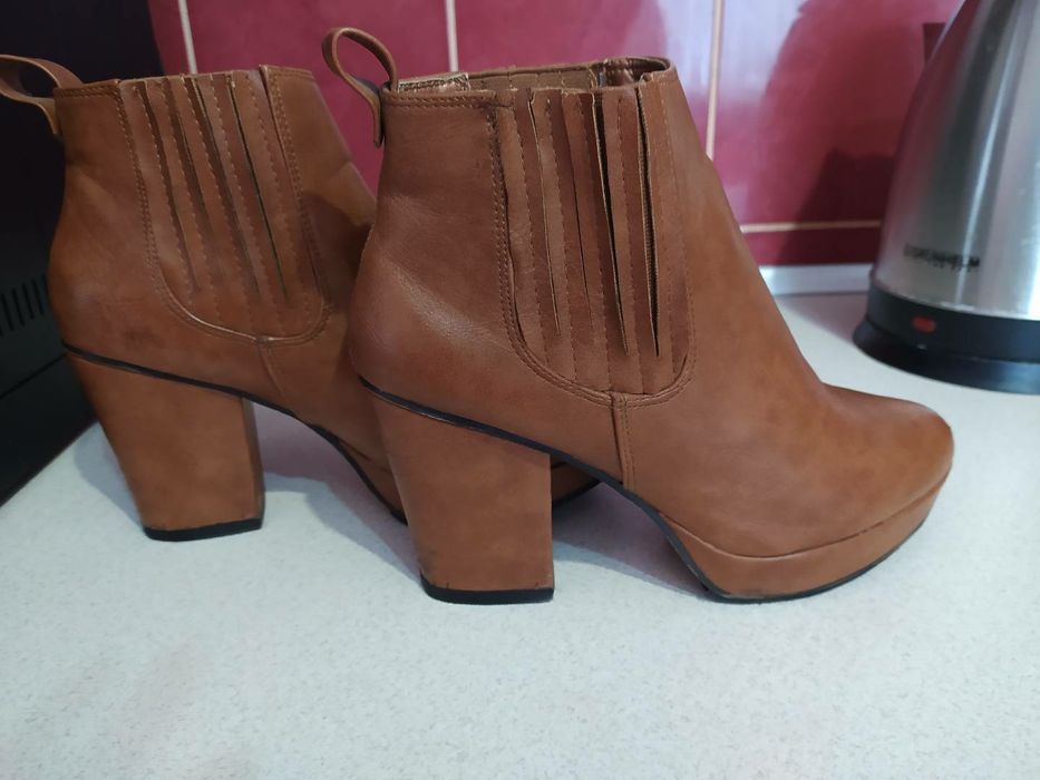 Женские ботильоны,кожа,новые набойки