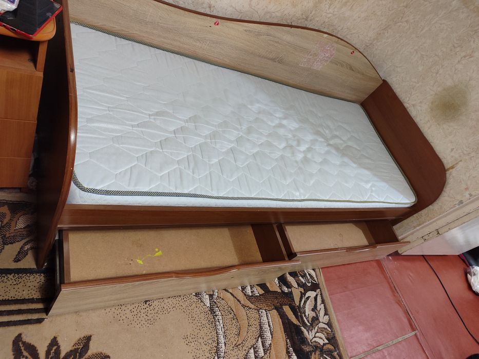 Продам ліжко одно спальне з матрацом