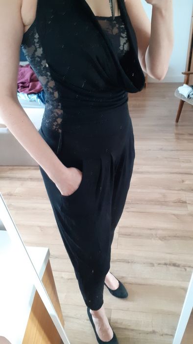 Damski kombinezon z koronką i odkrytymi plecami 36