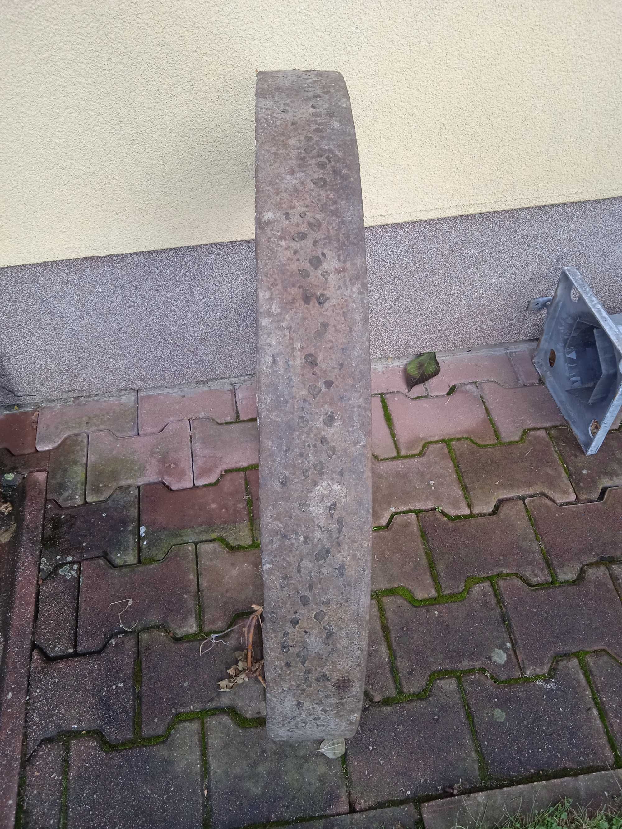 Koło od sieczkarni, podstawa pod parasol ogrodowy