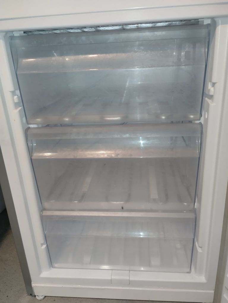 Продам холодильник WHIRLPOOL