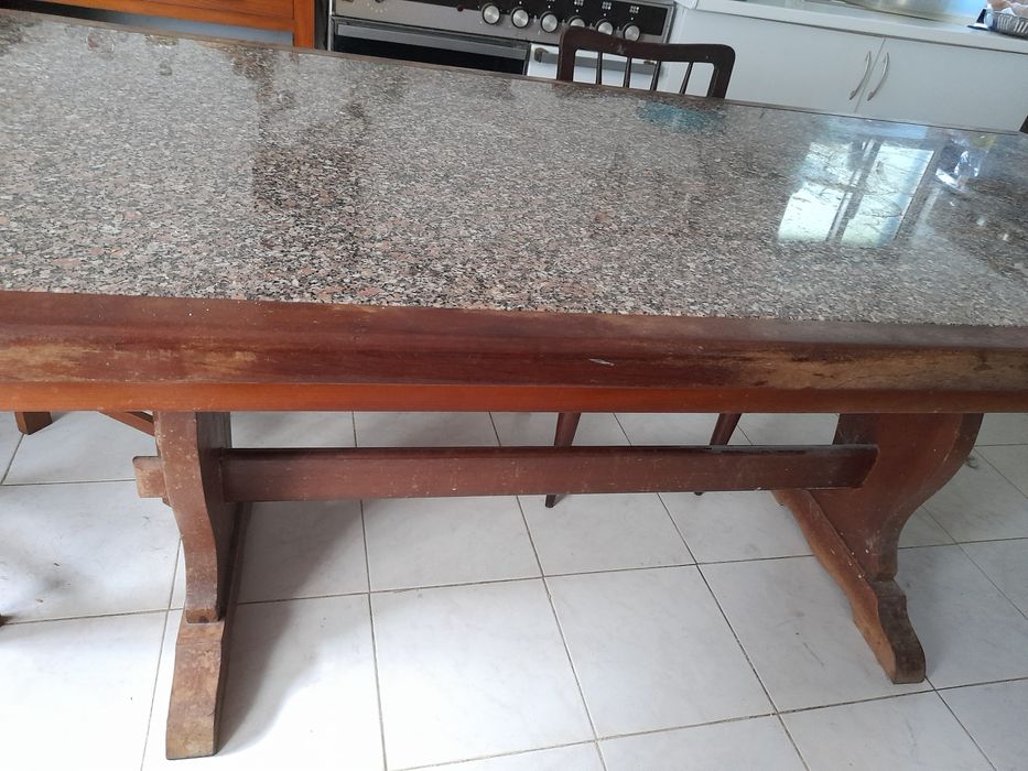 Mesa de cozinha com tampo de marmore