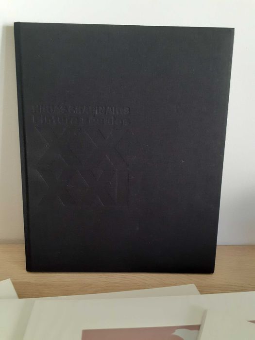 Livro com 20 reproduções - Nikias Skapinakis Pintura Séculos XX XXI