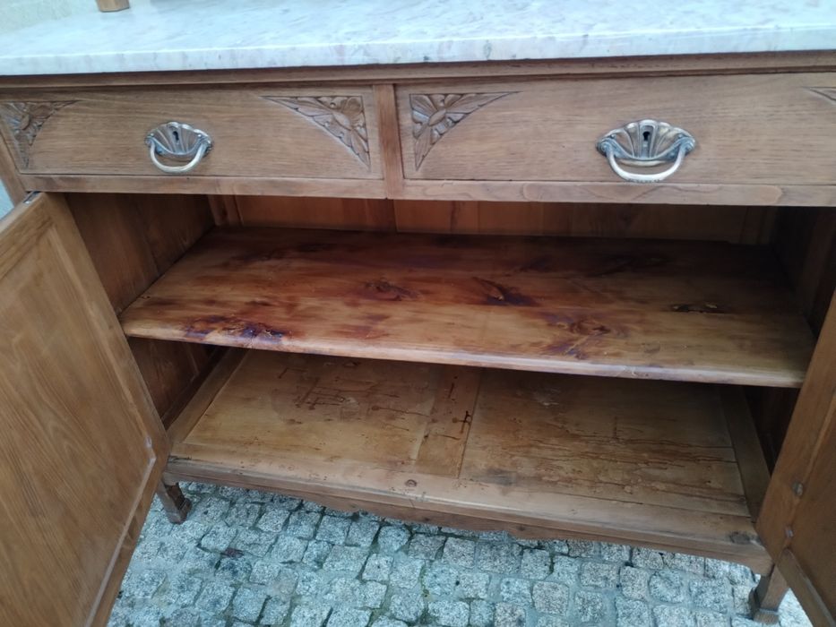 Móvel antigo (+180 anos)