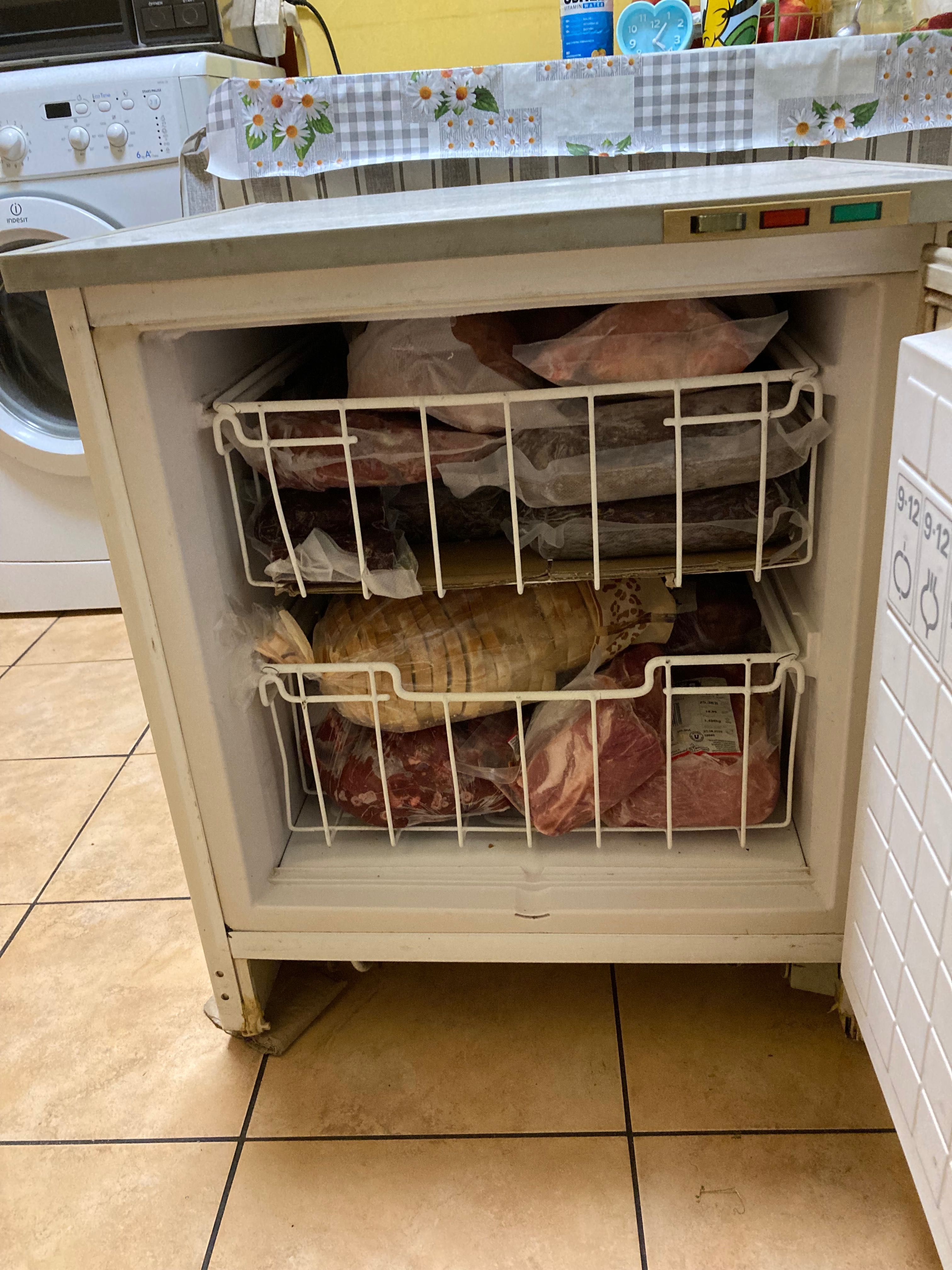 Sprzedam zamrażarkę w 100% sprawna.