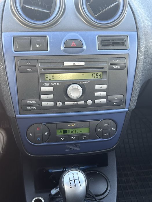 Ford Fiesta 1.4 benzynka , klima , 2x koła