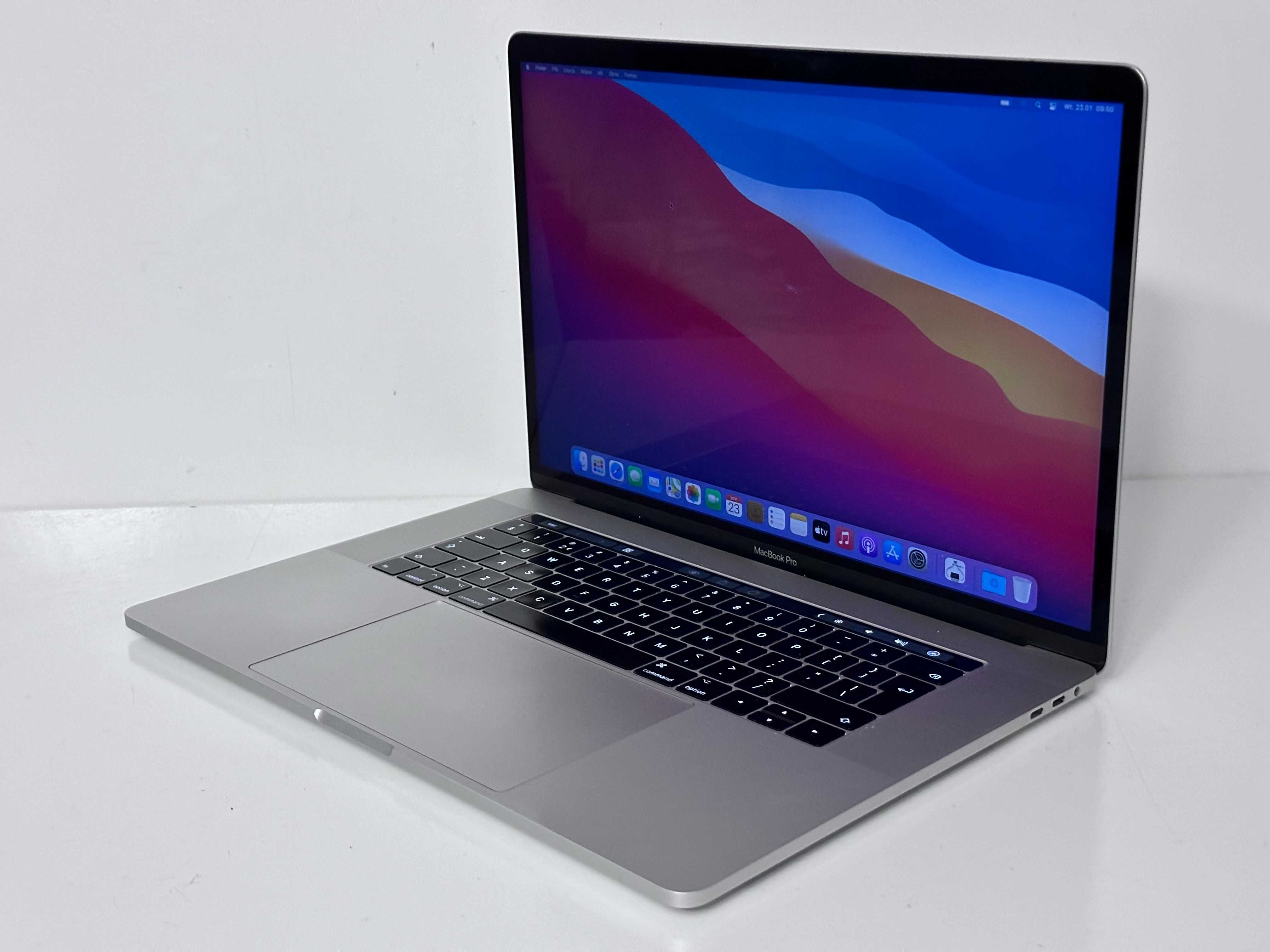 Apple MacBook Pro 15 2017 i7 16GB RAM 512GB SSD Silver