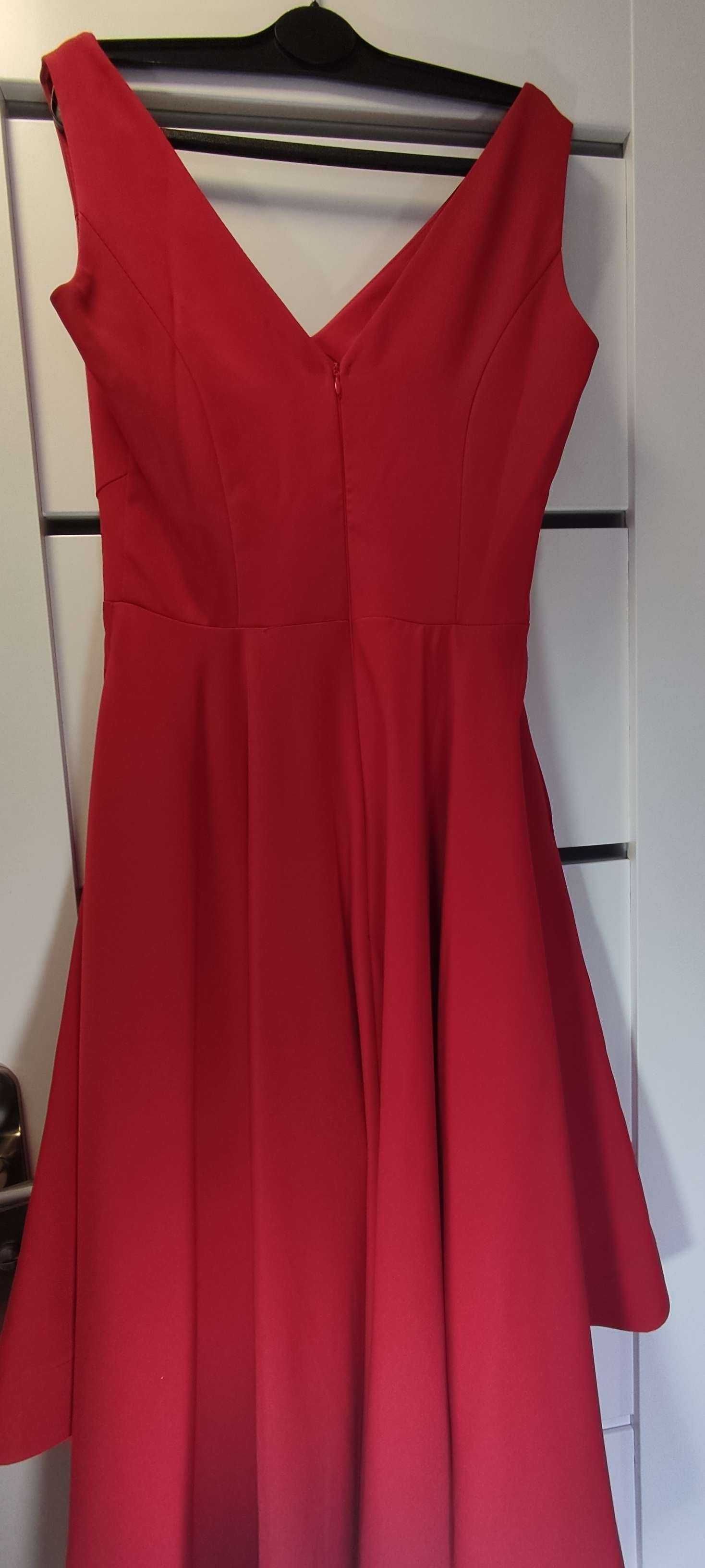 Asymetryczna czerwona sukienka na imprezę / wesele
