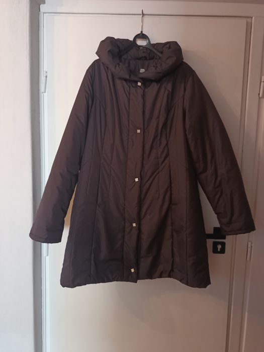 Brązowa kurtka lekko pikowana