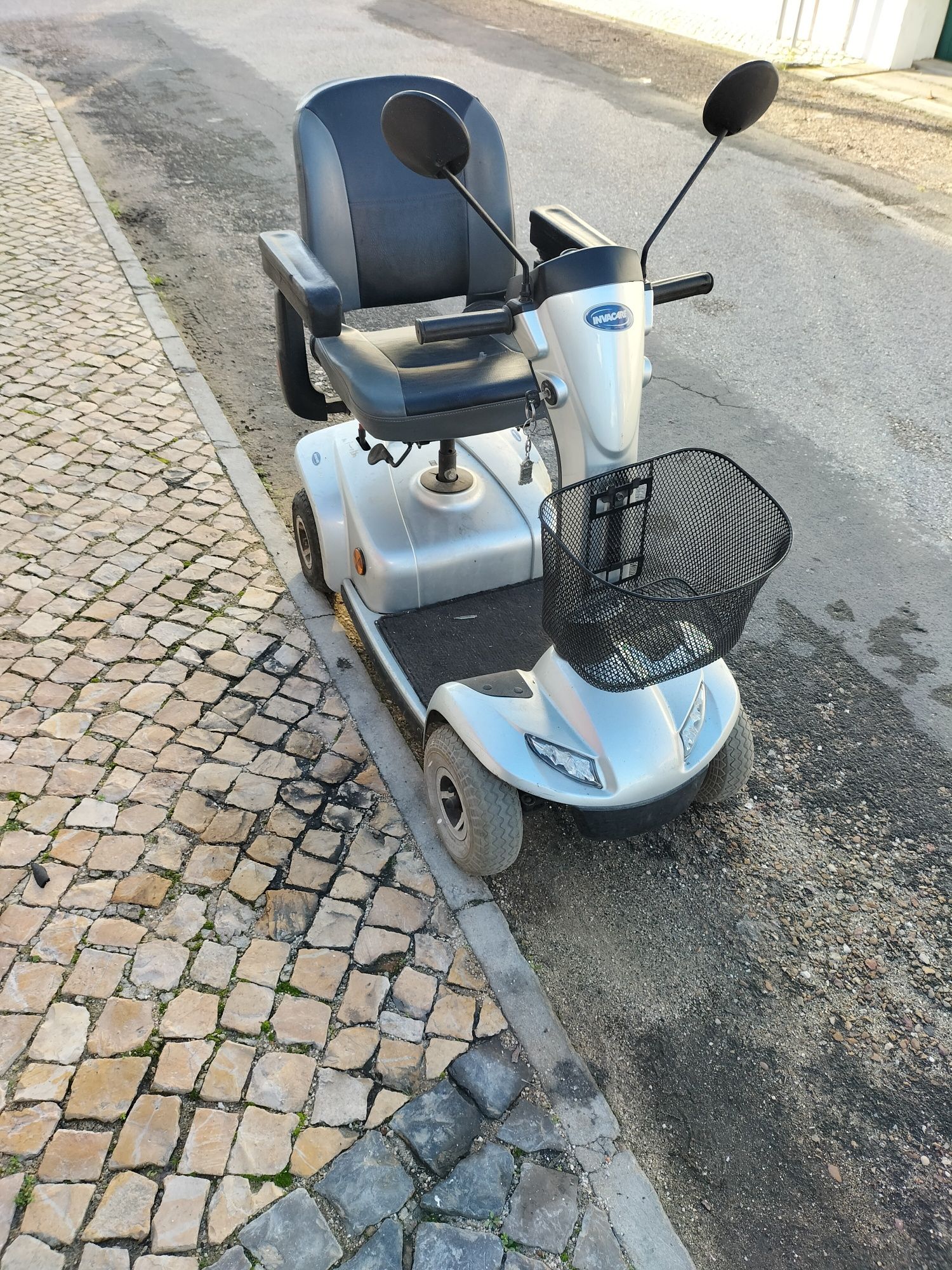 Scooter elétrica 

Mota 01 - 5