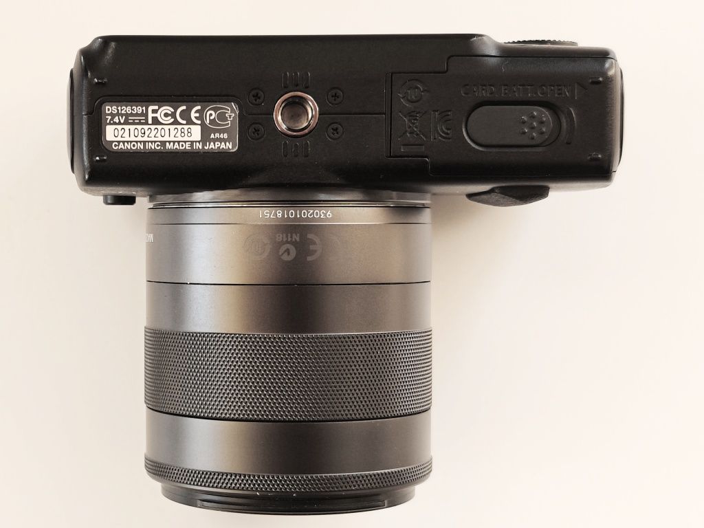 Canon EOS M  +  EF-M 18-55mm f/3.5-5.6 IS STM  +  Speedlite EX 90