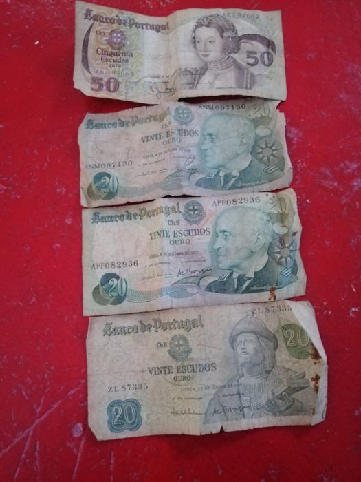 Notas e moedas antigas