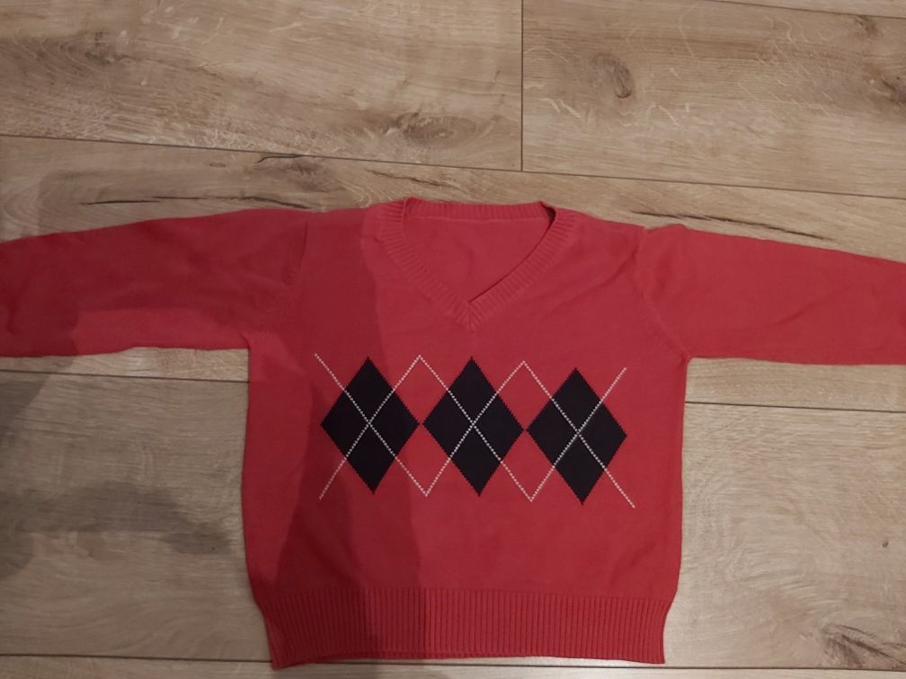 Czerwony sweterek w karo na 18 miesięcy