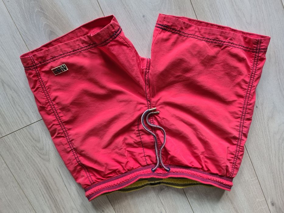 Kąpielówki marki Napapijri. Rozmiar M.