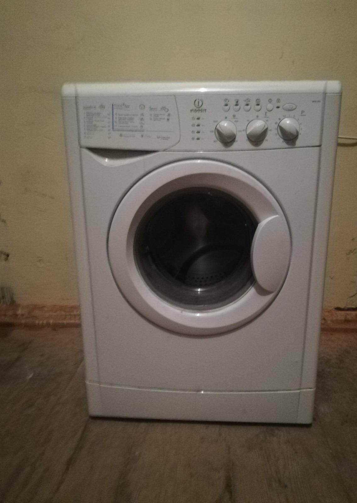 стиральная машина indesit wisl 103(CIS)Y узкая б/у