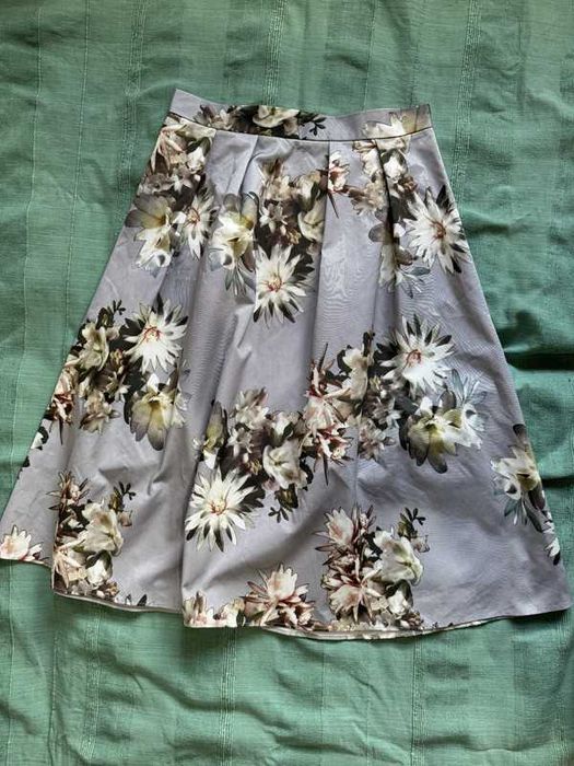 Midi spódnica w kwiaty kontrafałdy S