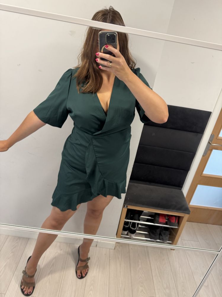 Krótka sukienka z kopertowym dekoltem Shein curve 3XL