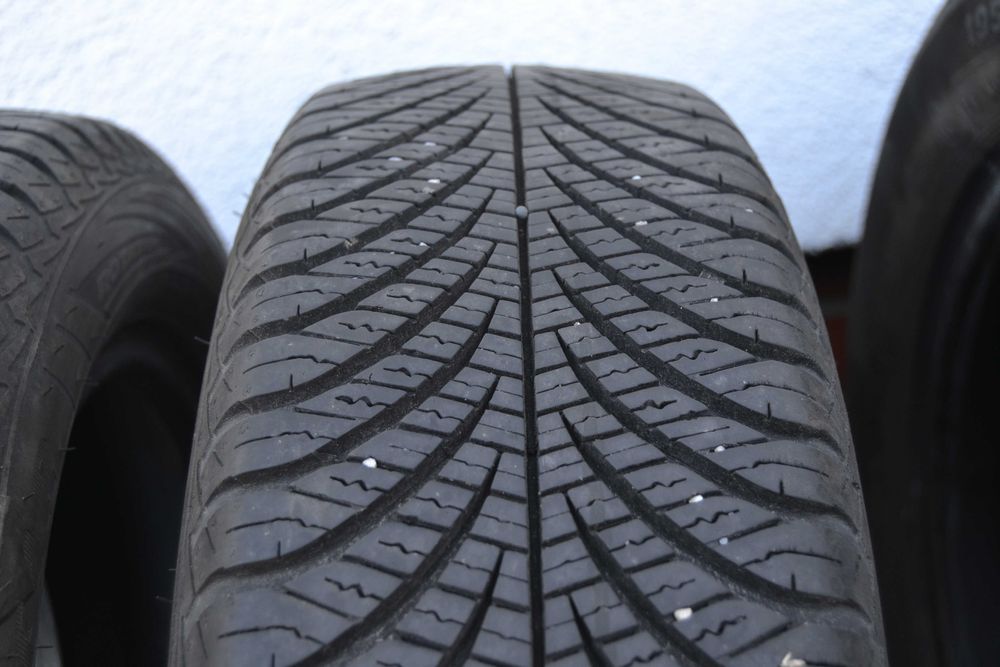 2x całoroczne 165/65r14 Goodyear Vector 2021rok 165/65-14 wielosezon