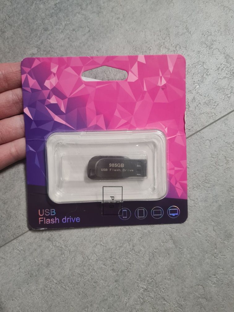 Pamięć USB 985GB