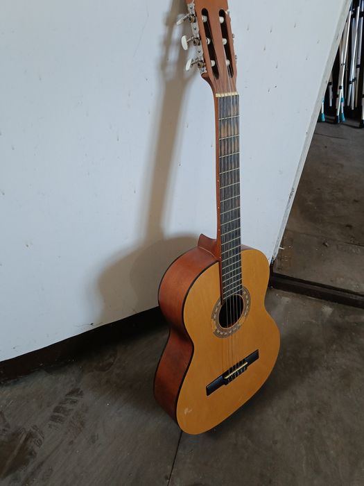 Gitara klasyczna Encore RC-50N – Rumunia

Na sprzedaż gitara klasyczna