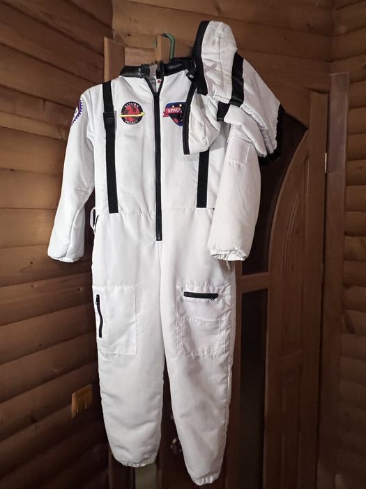 Костюми  піратів собака хрюша мушкетер і ще багато інших запитуйте