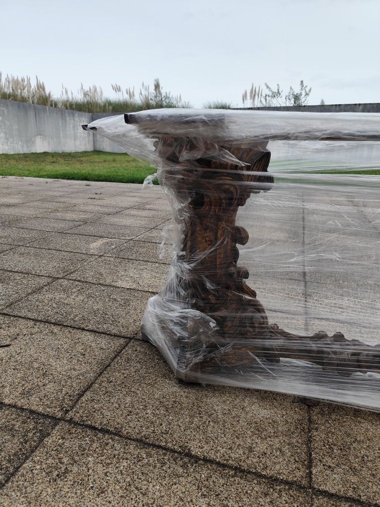 Mesa de sala de jantar extraordinária, magnífico pé em talha dourada .