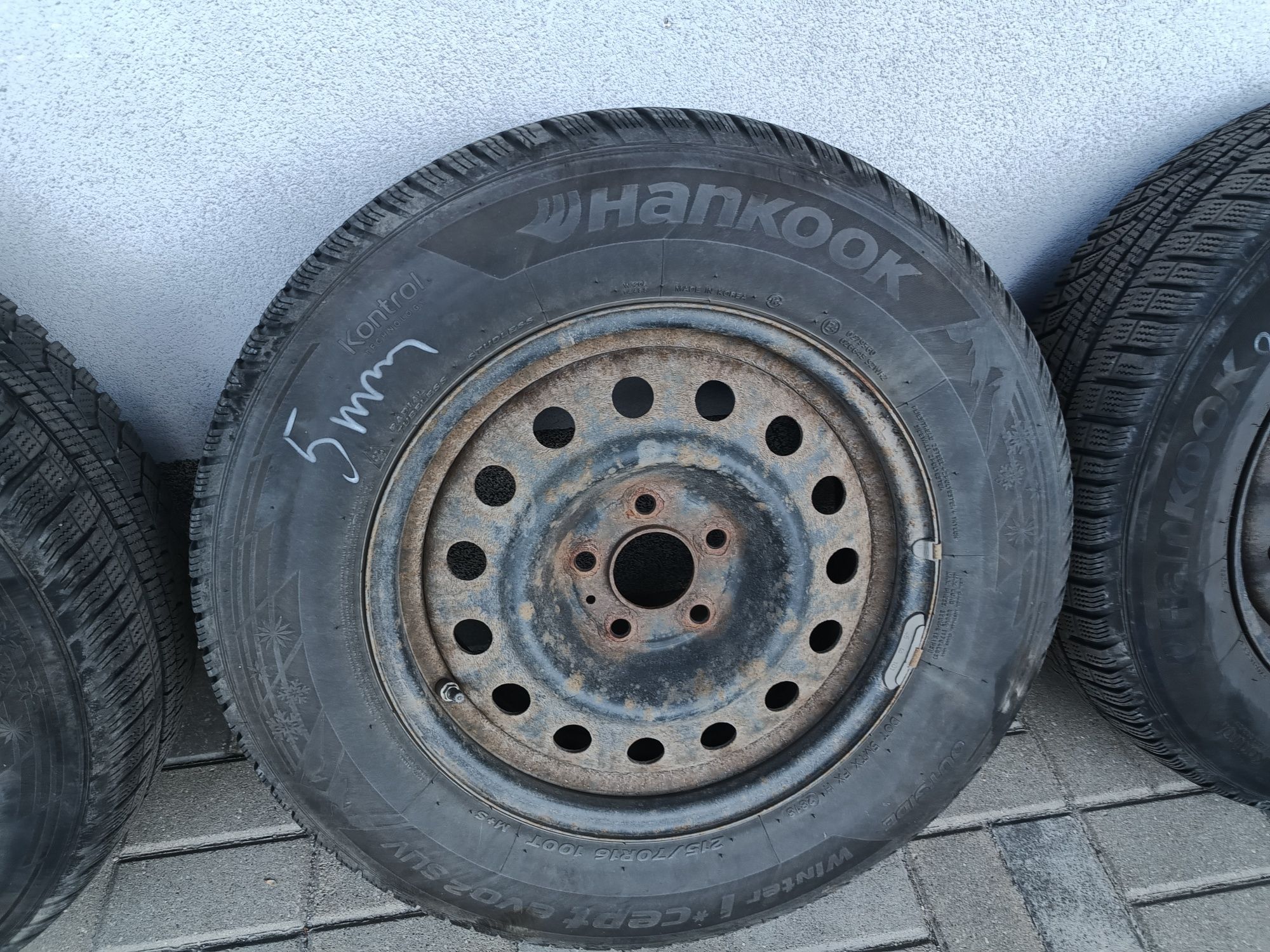 Komplet Opon zimowych Hancook Winter Concept EVO 2 215/70/r16 + felgi