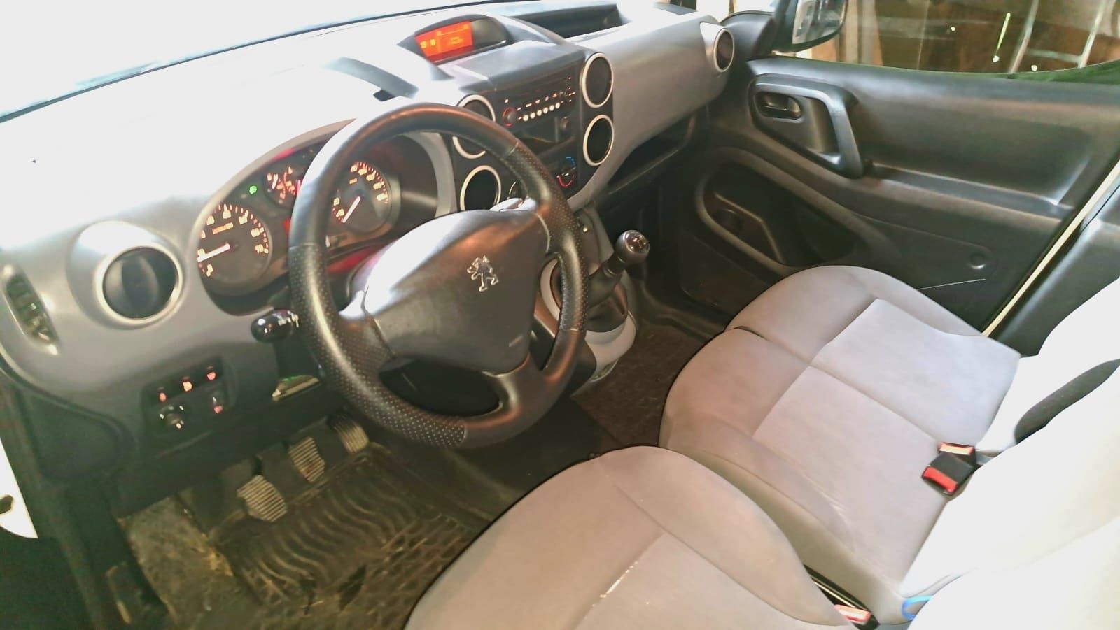 Peugeot Partner 1,6hdi klima, stan BDB, 3 miejsca. zadbany. Okazja !