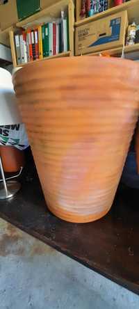 2 Vasos/potes grandes em barro